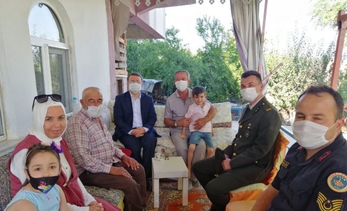 Kaymakam Çimşit’ten şehit ailelerine bayram ziyareti