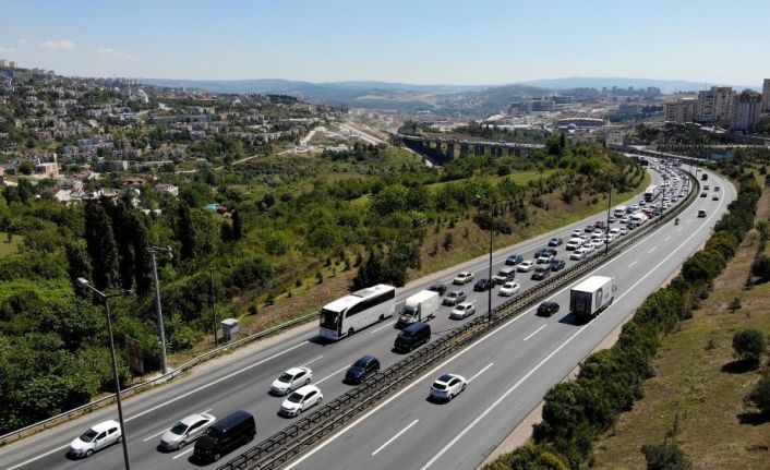Kocaeli TEM Otoyolu’nda bayram çilesi 4. gününde de devam ediyor
