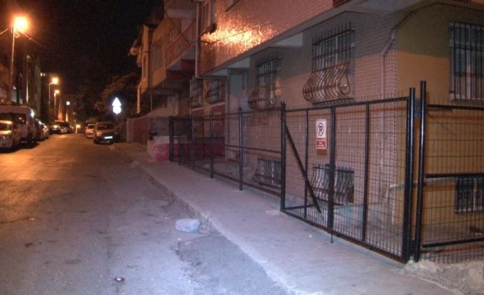 Küçükçekmece’de korku dolu anlar.. Kadını silahla rehin aldı sonra intihar etmeye kalkıştı