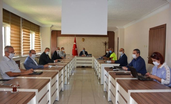 Niğde’de 7 caddede maskenin çıkarılmaması için sigara içilmesi, yiyecek ve içecek tüketilmesi yasaklandı