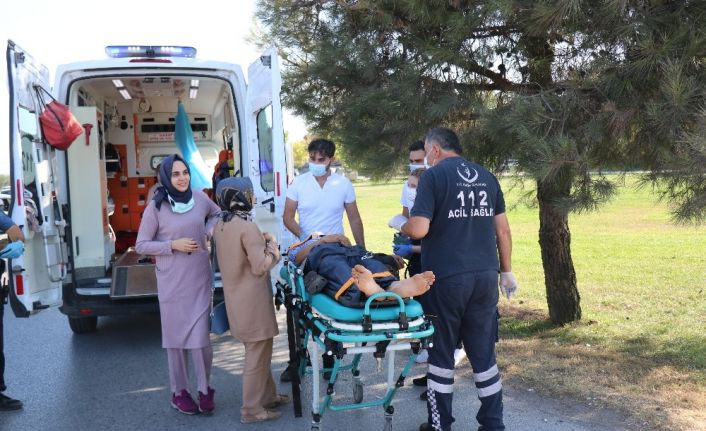 Otomobil yeşil ışıkta duran araca arkadan çarptı: 2’si doktor 5 yaralı