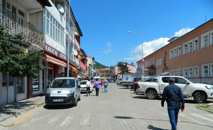 Posof’ta maske ve sosyal mesafe kurallarına uymayan vatandaşlar tepki topluyor