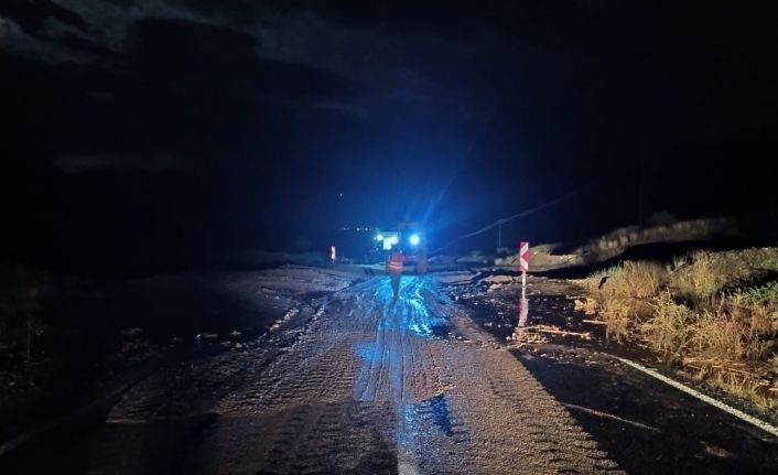 Sağanak yağış Oltu’da sele dönüştü