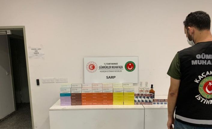 Sarp Sınır Kapısında 53 bin lira değerinde içki ve sigara ele geçirildi