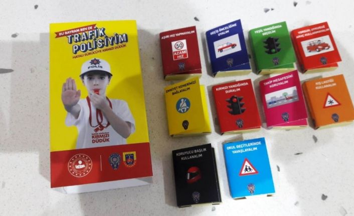 Sürücülere çikolatalı trafik ansiklopedisi dağıtıldı