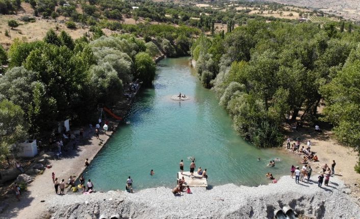 Tağar çayı, tatil görüntülerini aratmıyor