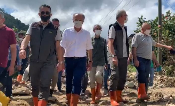 Tarım ve Orman Bakanı Bekir Pakdemirli selden zarar gören Espiye ilçesi Ericek köyünde incelemelerde bulundu