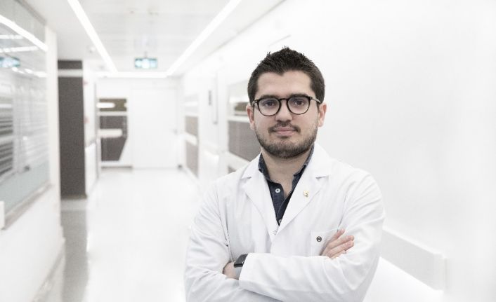 Uzm. Dr. Onur Çapkan: “Yaş aldıkça vücudumuzda doğal kolajen üretimi azalır”