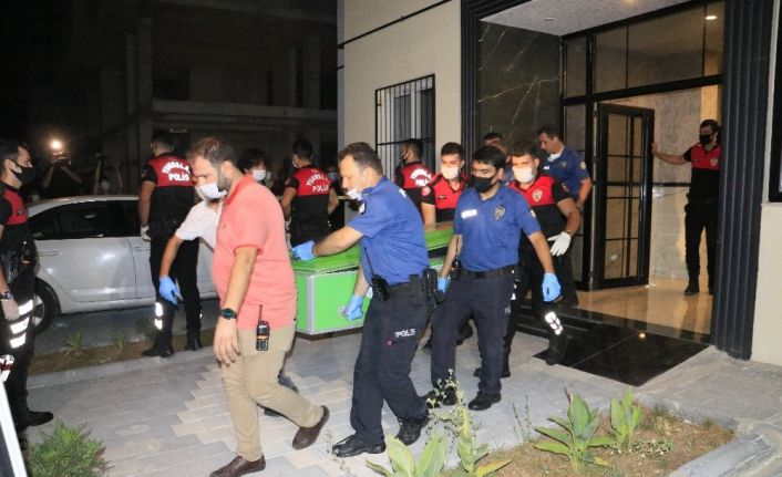 Vali yardımcısının öldürdüğü kardeşi ve annesinin cesetleri adli tıpa kaldırıldı