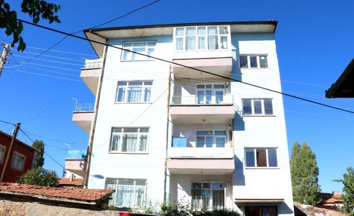Yozgat’ta Covid-19 testleri pozitif çıkan 15 kişinin yaşadığı apartman karantinaya alındı