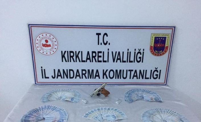 161 bin TL değerinde sahte para, 2 tabanca, av tüfeği ele geçirildi