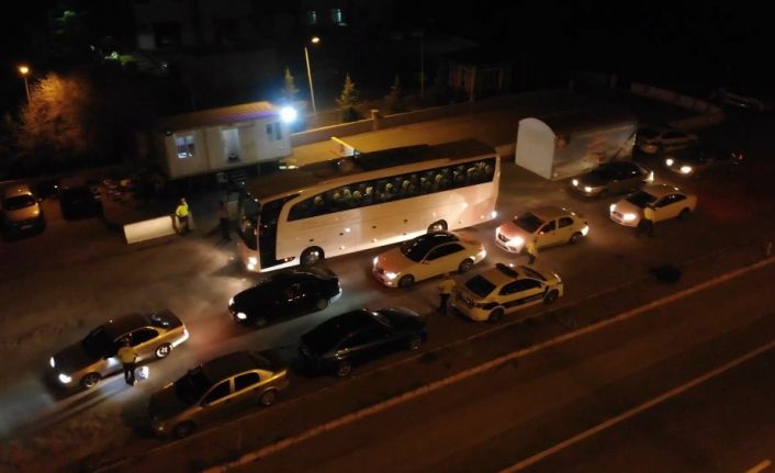 43 ilin geçiş noktasında gece yarısı ‘HES kodu’ denetimi: Otobüsler tek tek durduruluyor