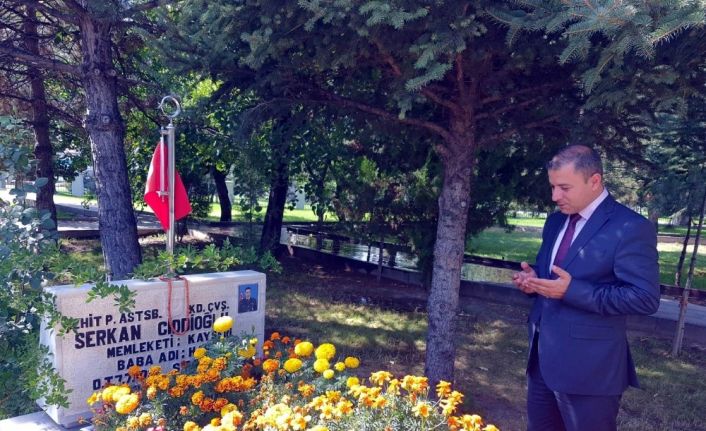 Ali Çelik, ilk ziyaretini Kayseri’nin ilk ülkücü şehidi Mustafa Maraşlıoğlu’nun kabrine gerçekleştirdi