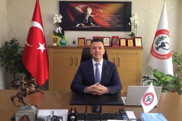 Antalya Eczacılar Odası Başkanı Ertekin: "Maskeyi katlayıp cebimize koyduğumuz vakit, tıbbi atıktır"