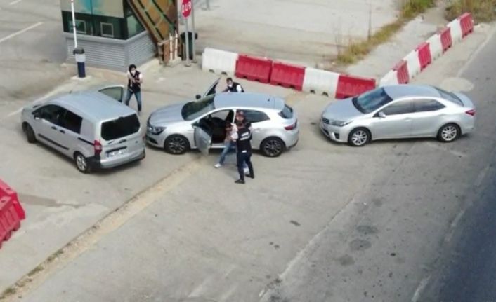 Antalya’ya uyuşturucu sokmaya çalışan şüpheliler böyle yakalandı