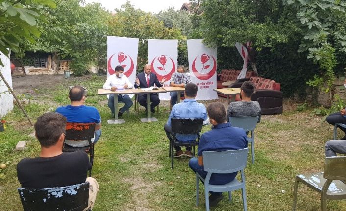 Artan korona virüs nedeniyle partiler kongrelerini açık havada yapmaya başladı