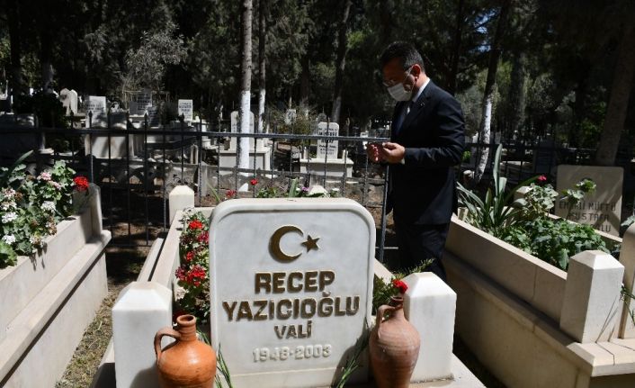 Aydın Valisi Aksoy Söke’de ilk olarak merhum Vali Yazıcıoğlu’nun mezarını ziyaret etti