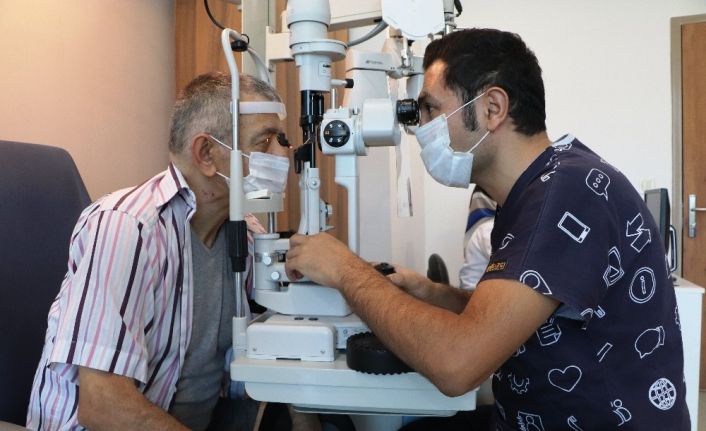 Aylardır görmeyen hastalar ’vitrektomi’ ameliyatı ile tekrar görüyor