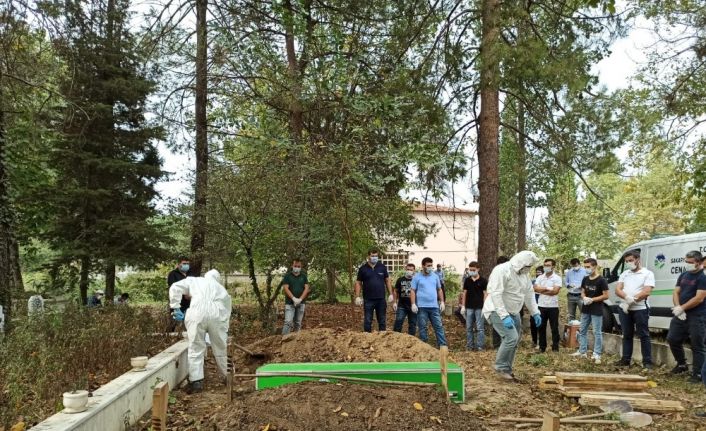 Baba ve oğlu birer hafta arayla korona virüs salgınına yenik düşerek hayatlarını kaybetti