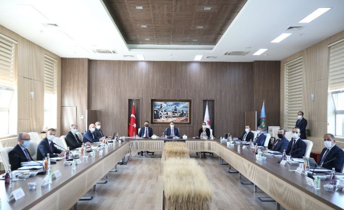 Bakanlar Albayrak, Pekcan ve Pakdemirli ’Gıda İzleme Komitesi’ toplantısında bir araya geldi