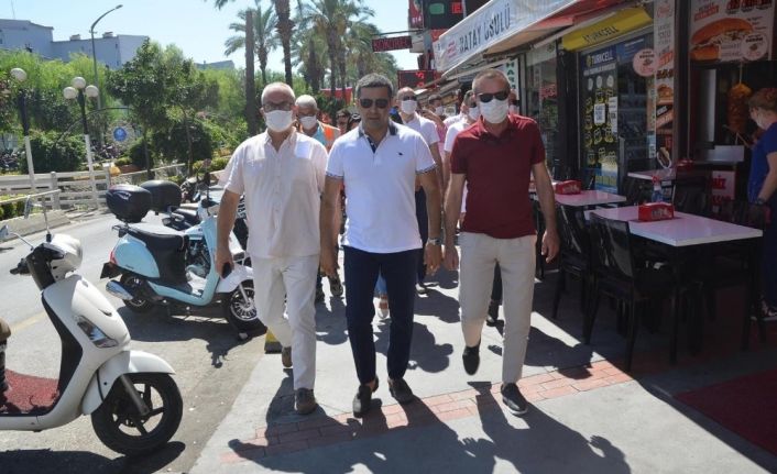 Başkan Günel halkın içine girerek, sorunlarla bire bir ilgileniyor