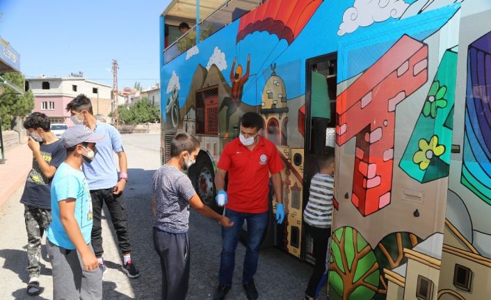 Başkan Yalçın’dan tarlada çalışan çocuklara Talas gezisi