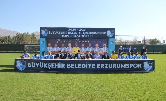 BB Erzurumspor 9 yeni futbolcuya toplu imza töreni düzenledi