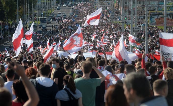 Belarus’taki protestolarda gözaltı sayısı 400’ü aştı
