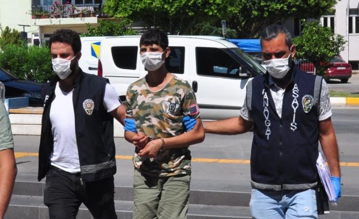 Bir haftada 2 ev ve bir iş yerini soydu, yakayı ele verdi