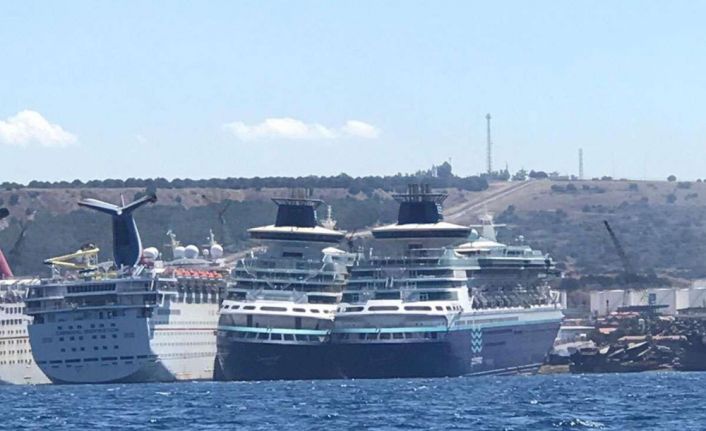 Bir zamanlar su üstünün en gözde gemileriydi, şimdi söküm için sıra bekliyor