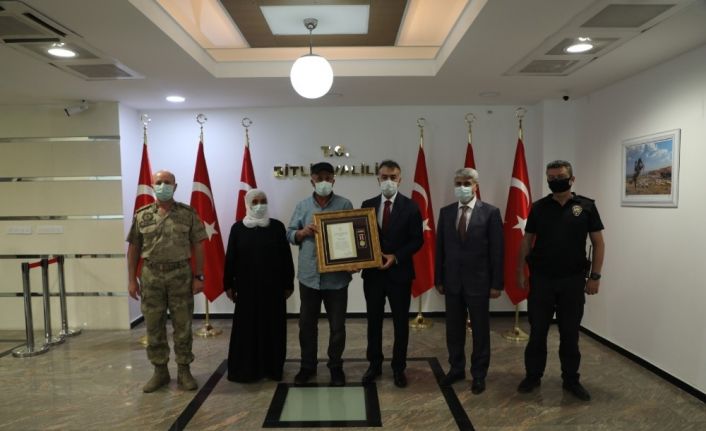 Bitlis’te şehit ailesine ‘Devlet Övünç Madalyası’ verildi