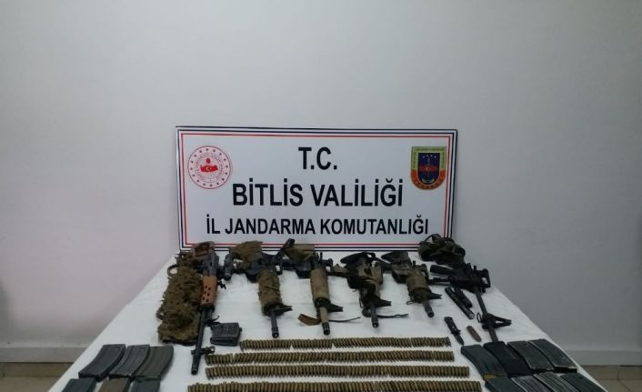 Bitlis’teki terör operasyonunda çok sayıda silah ve mühimmat ele geçirildi