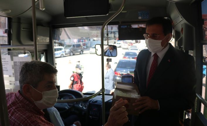Bolu Valisi Ahmet Ümit, şehir içi otobüslerde korona virüs denetimi yaptı