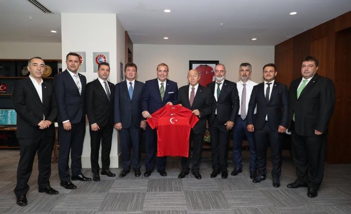 Bursaspor Başkanı Erkan Kamat, TFF Başkanı Nihat Özdemir’i ziyaret etti