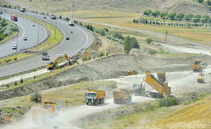 Büyükşehir’den iki dev proje daha: Şaşmaz Bulvarı ve Ayaş Yolu’na yeni köprülü kavşaklar yapılacak