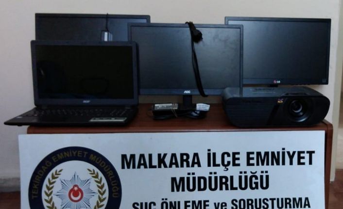 Cami cemaatini çileden çıkaran hırsızı, ayakkabıları yakalattı