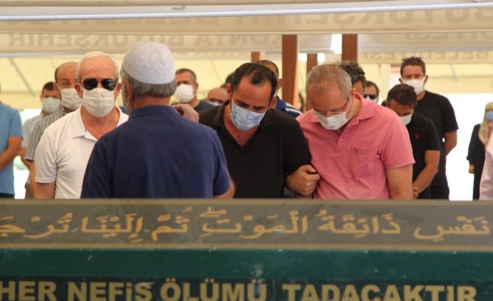 Canlı ders veren öğretmen çiftin 1,5 yaşındaki çocukları balkondan düşüp öldü