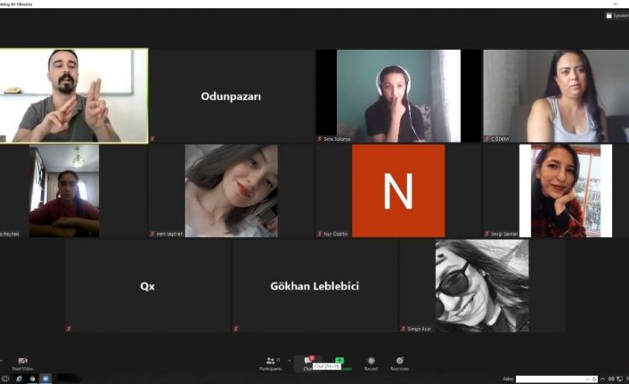 Ceren Özdemir Adalar Gençlik Merkezi atölye çalışmalarına online devam ediyor