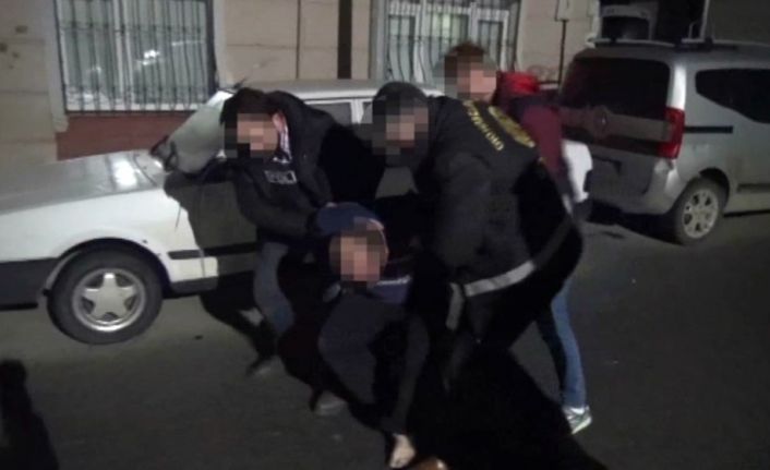 Cezaevinden çıkar çıkmaz otomobil çalmaya devam eden hırsızı polis bir kez daha yakaladı