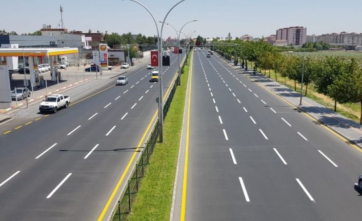 Diyarbakır’da yeni yollara trafik çizgileri çiziliyor