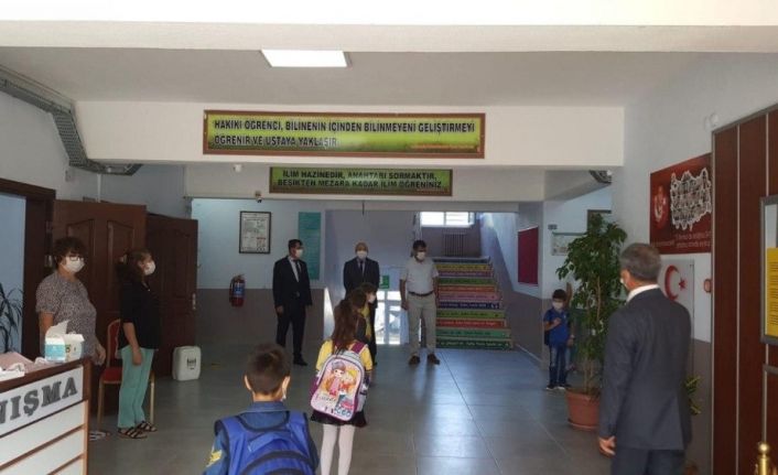 Edremit’te ilk ders zili çaldı