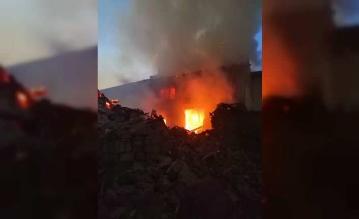 Ekmek yapılmak için yakılan tandırdan yangın çıktı, 13 koyun telef oldu