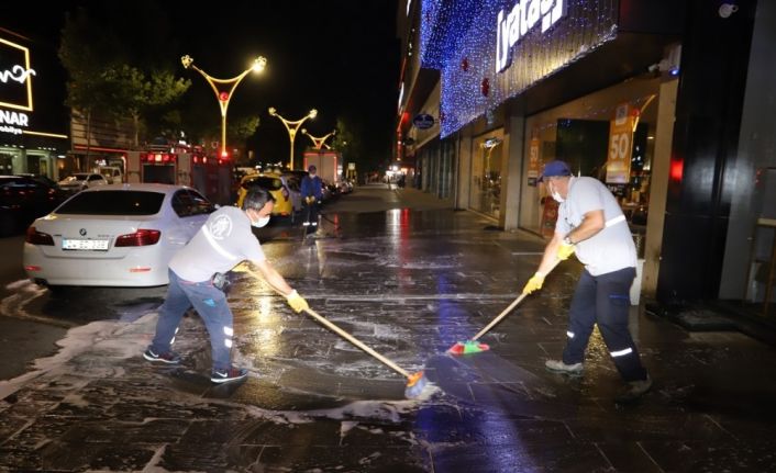 Erzincan’da korona virüs tedbirleri kapsamında dezenfeksiyon çalışmaları devam ediyor