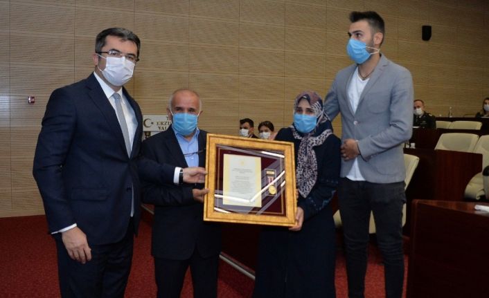 Erzurum’da 5 şehit ailesine ve 2 gaziye ’Devlet Övünç Madalyası’ verildi