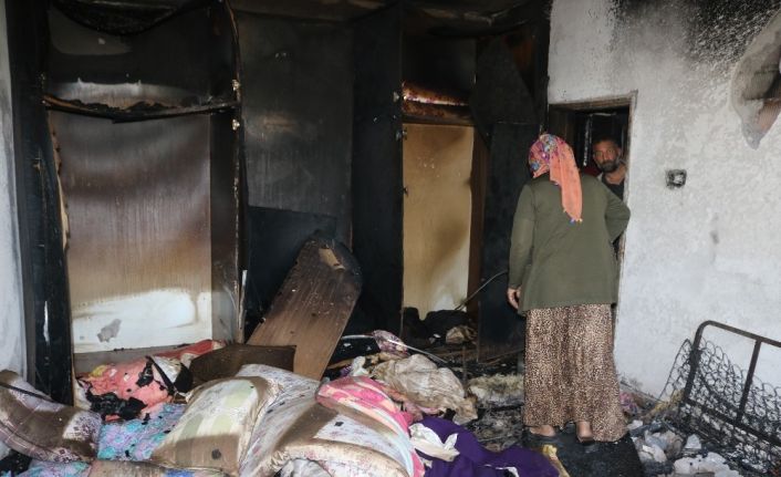 Evleri yanan aileye yardımseverler sahip çıktı