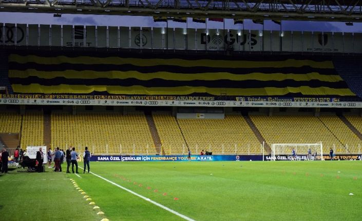 Fenerbahçe taraftarından pankartlı destek