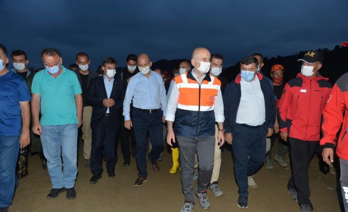 Giresun’da 11 kişinin hayatını kaybettiği selde kaybolan 4 kişiyi arama çalışmaları sürüyor