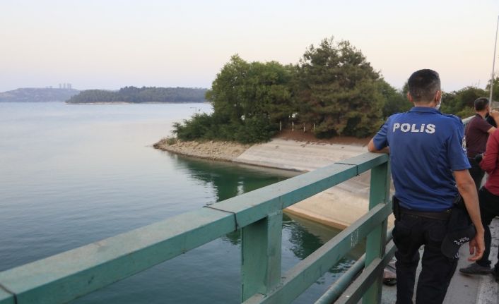 Gölde kadın cesedi bulundu