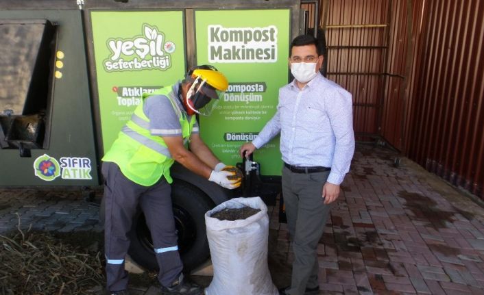 Günde 5 ton sera bitki atığı işlenerek elde edilen 1,5 ton organik gübre çiftçiye ücretsiz veriliyor