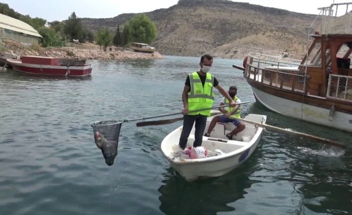 Halfeti’de sudan çöp yığını çıktı